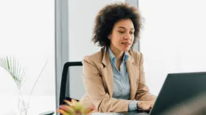 woman contemplating the advantages of online learning for development